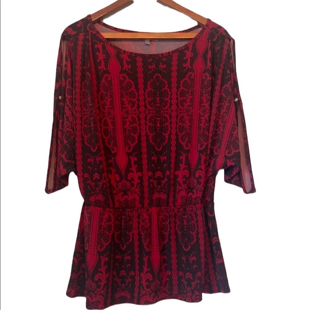 Jennifer Lopez  Black and Red Designed Top
